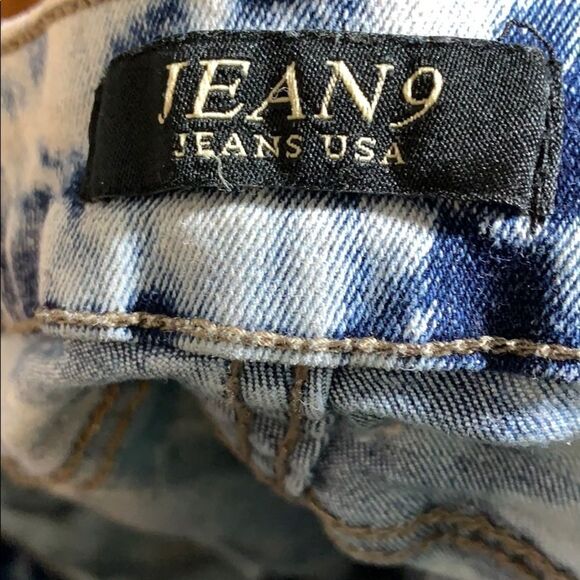 Jean9 Distressed Shorts 5 - Picture 4 of 4